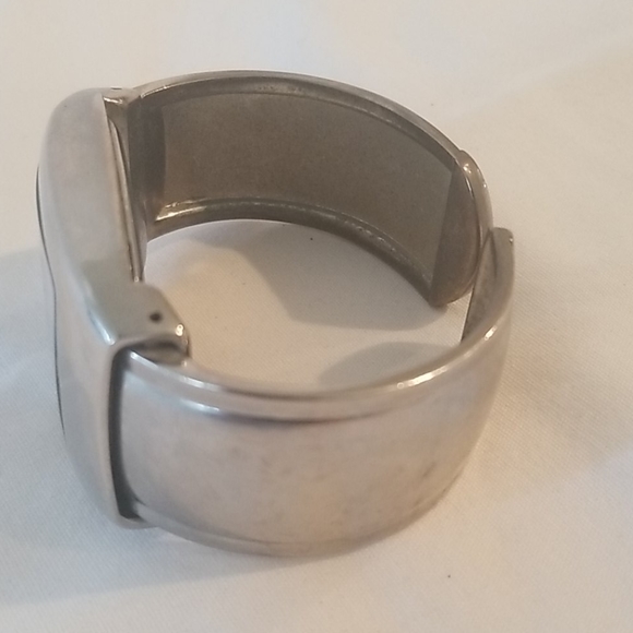 PINK and SILVER Cuff Bracelet Ladies Watch - Picture 5 of 7